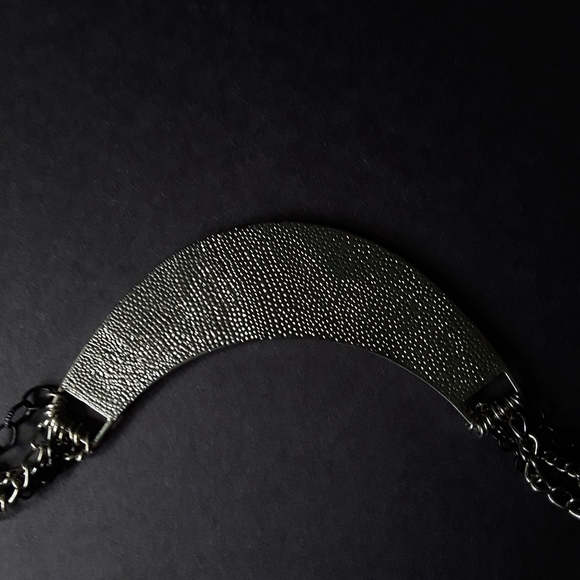 NY & CO BLACK ENAMEL MULTI CHAIN LINK STATEMENT NECKLACE - Picture 4 of 4